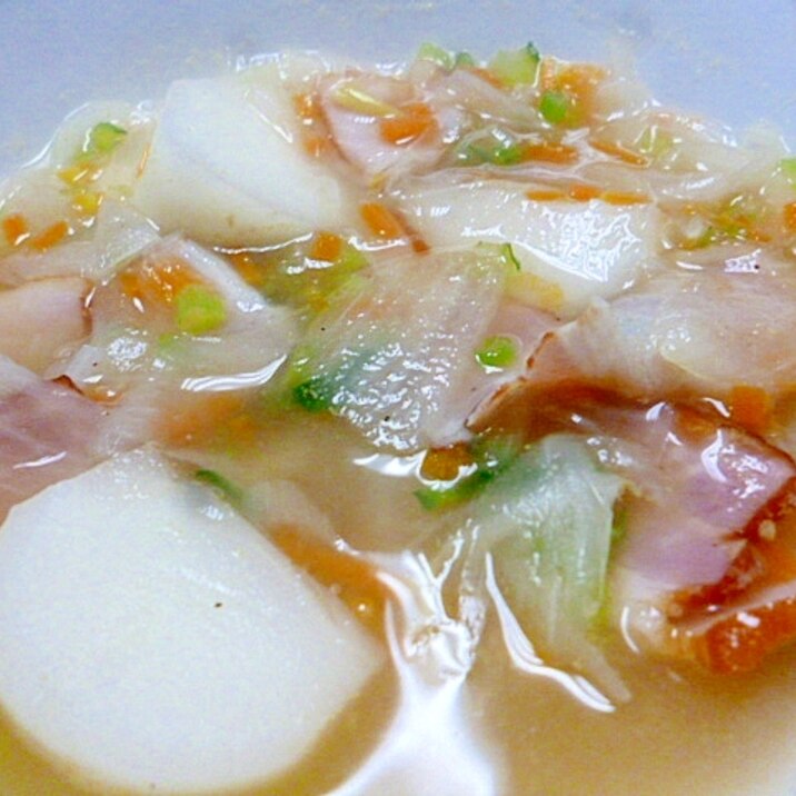 ベーコン・かぶ・人参・玉ねぎのスープ